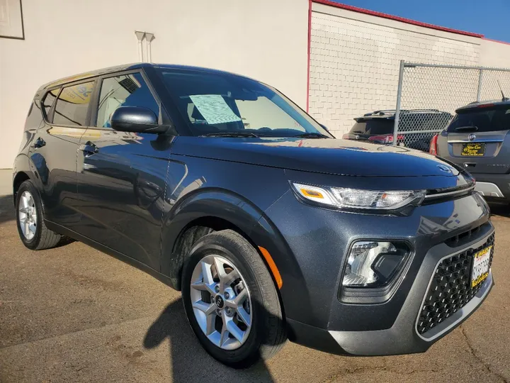 GRAY, 2020 KIA SOUL Image 2