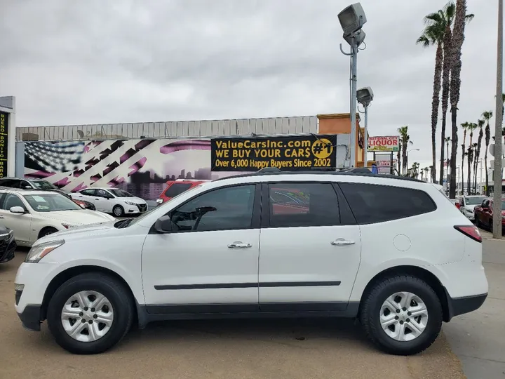 WHITE, 2017 CHEVROLET TRAVERSE Image 3