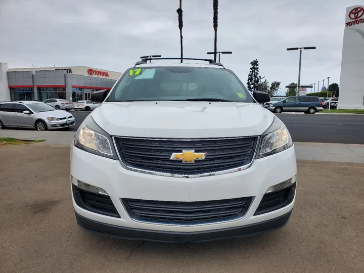 WHITE, 2017 CHEVROLET TRAVERSE Image 6