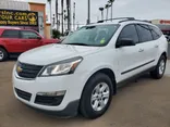 WHITE, 2017 CHEVROLET TRAVERSE Thumnail Image 2