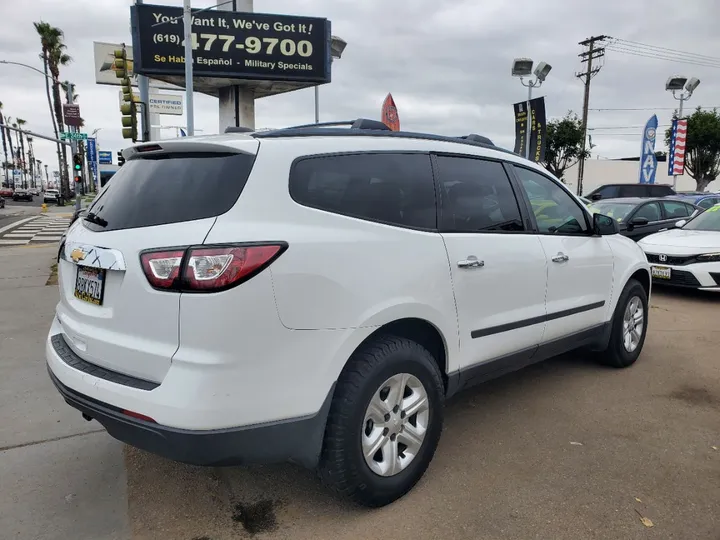 WHITE, 2017 CHEVROLET TRAVERSE Image 10