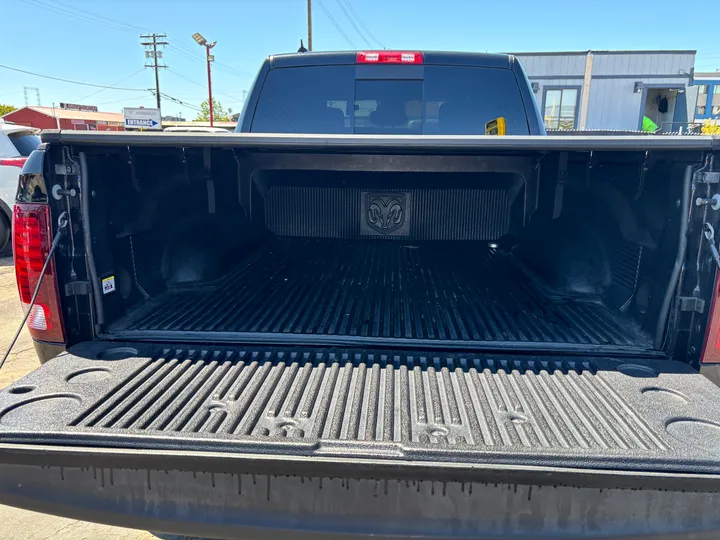 BLACK, 2019 RAM 1500 CLASSIC CREW CAB Image 29