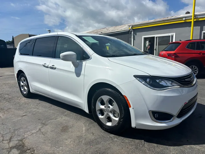 2018 CHRYSLER PACIFICA HYBRID Image 3