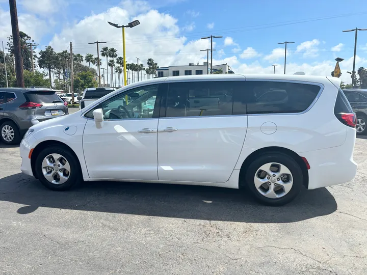 2018 CHRYSLER PACIFICA HYBRID Image 8