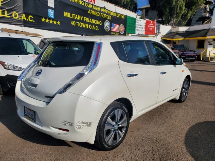 WHITE, 2013 NISSAN LEAF Image 12