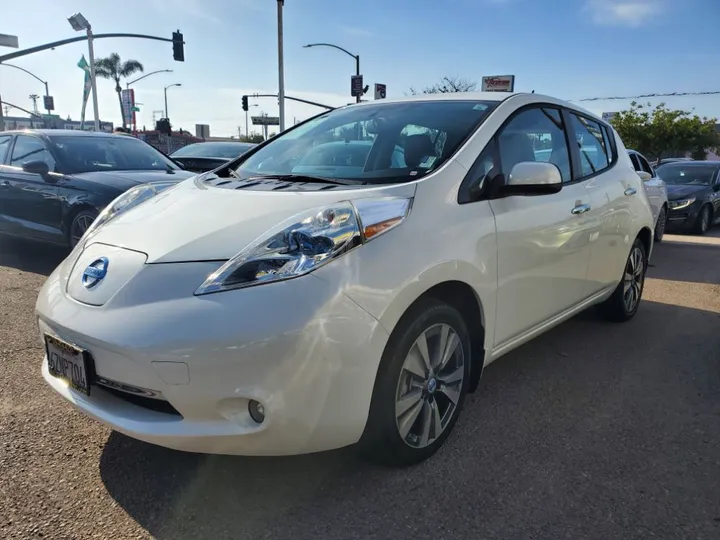 WHITE, 2013 NISSAN LEAF Image 6