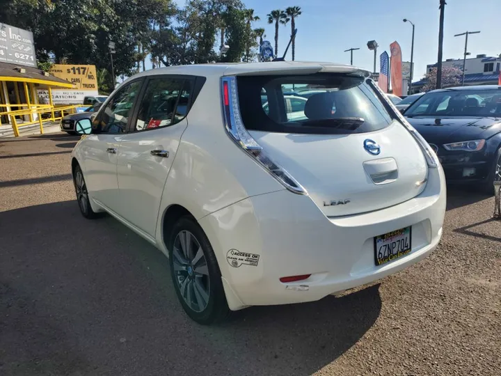 WHITE, 2013 NISSAN LEAF Image 8