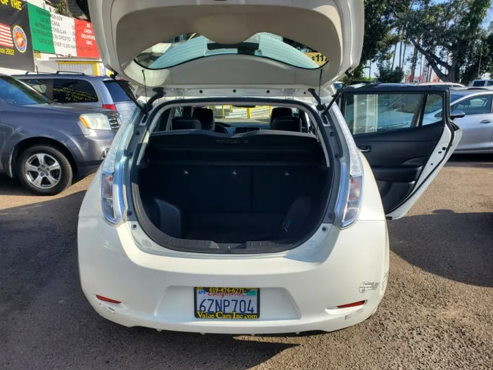 WHITE, 2013 NISSAN LEAF Image 10