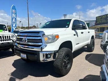 WHITE, 2017 TOYOTA TUNDRA CREWMAX Image 9