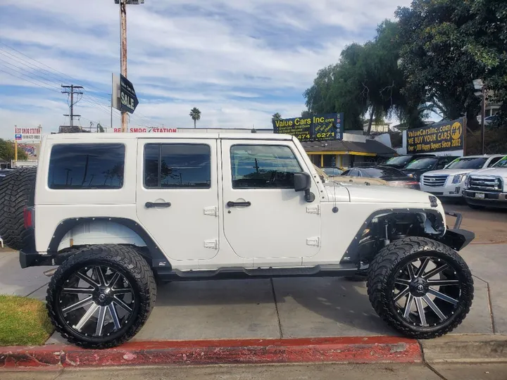 WHITE, 2018 JEEP WRANGLER UNLIMITED Image 11