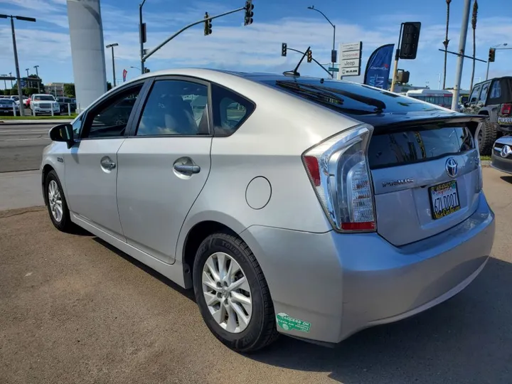 SILVER, 2013 TOYOTA PRIUS PLUG-IN HYBRID Image 11