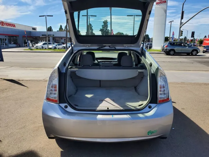 SILVER, 2013 TOYOTA PRIUS PLUG-IN HYBRID Image 9