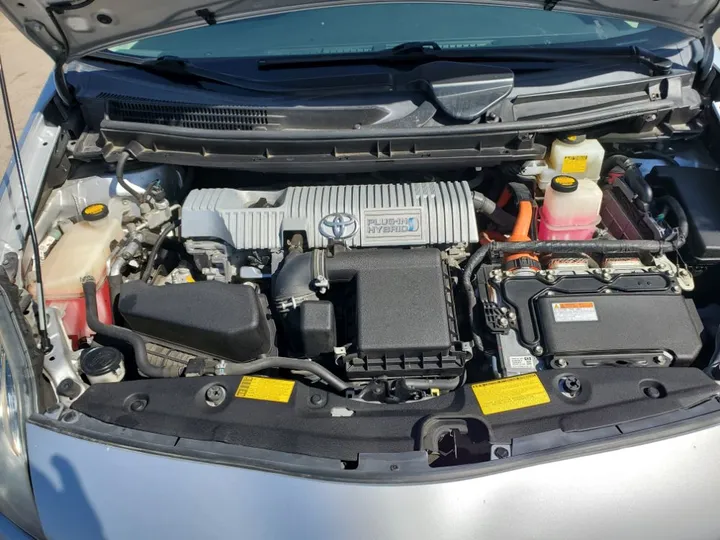 SILVER, 2013 TOYOTA PRIUS PLUG-IN HYBRID Image 16