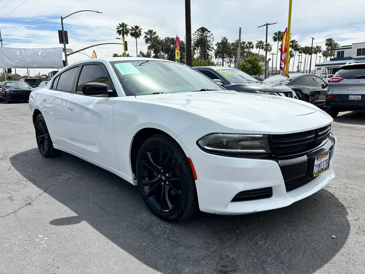 WHITE, 2017 DODGE CHARGER Image 3