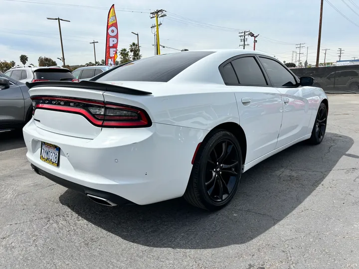 WHITE, 2017 DODGE CHARGER Image 5