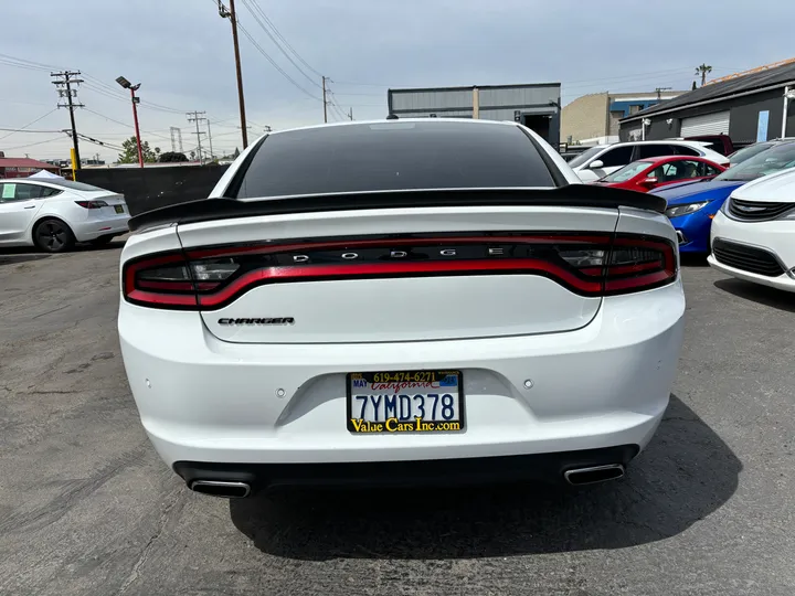 WHITE, 2017 DODGE CHARGER Image 6