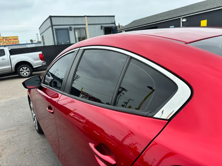 BURGUNDY, 2021 MAZDA MAZDA3 Image 9