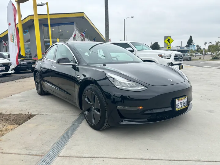 2018 TESLA MODEL 3 Image 1