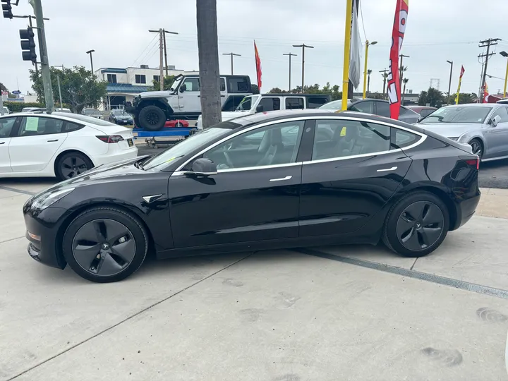 2018 TESLA MODEL 3 Image 4