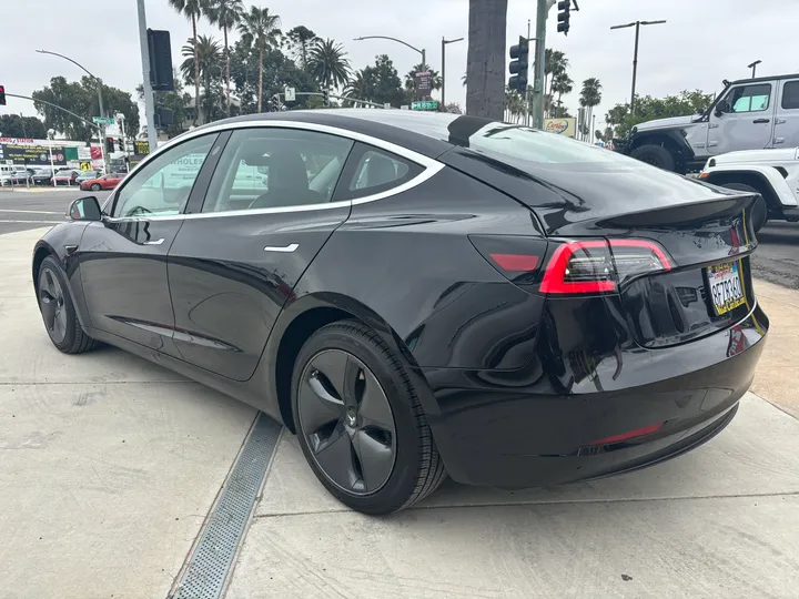 2018 TESLA MODEL 3 Image 5