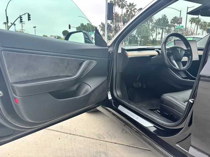 2018 TESLA MODEL 3 Image 12