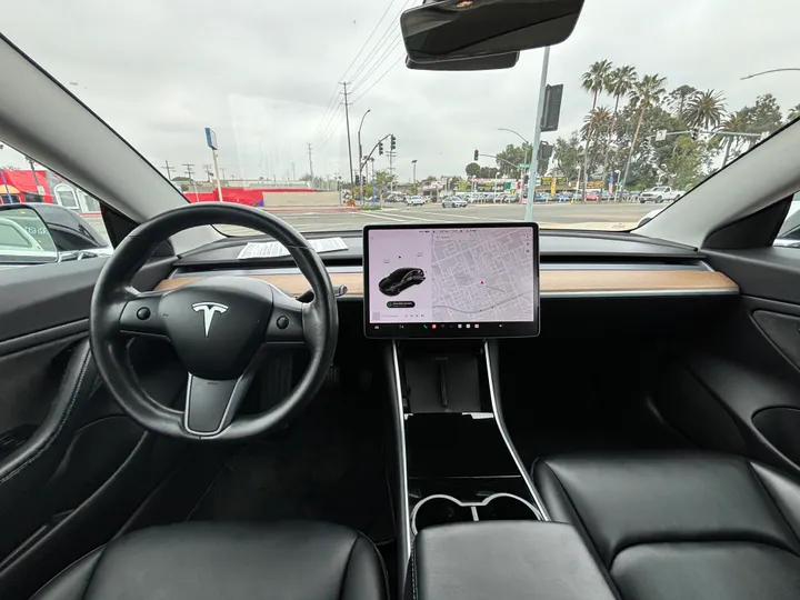 2018 TESLA MODEL 3 Image 21