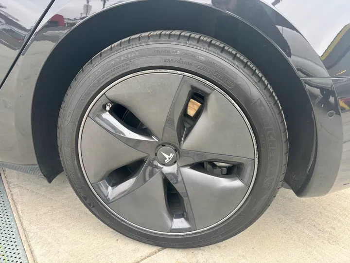 2018 TESLA MODEL 3 Image 25