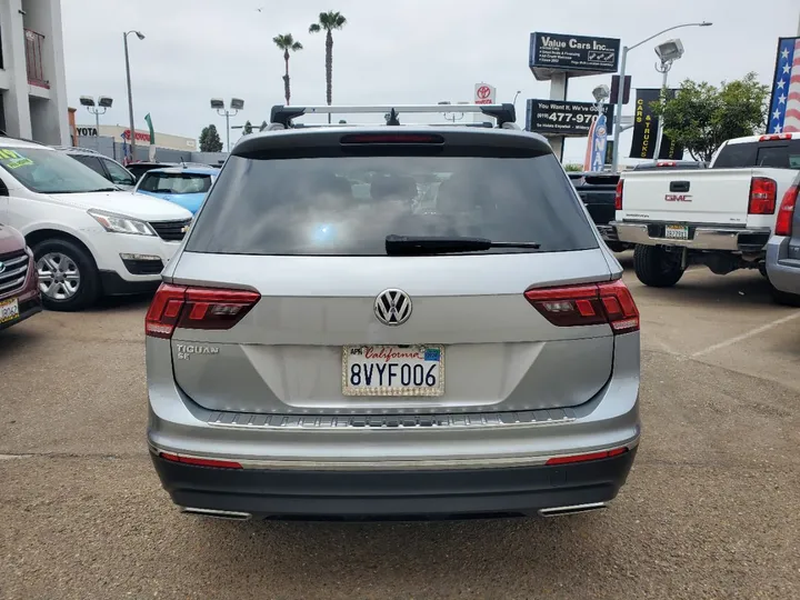 SILVER, 2021 VOLKSWAGEN TIGUAN Image 9