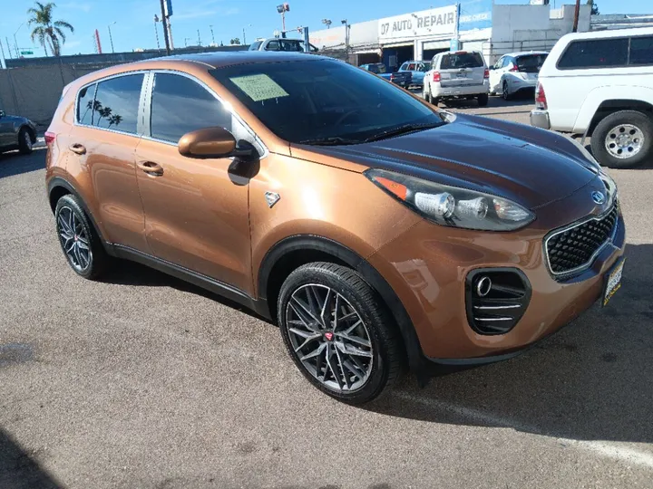 BRONZE, 2018 KIA SPORTAGE Image 3