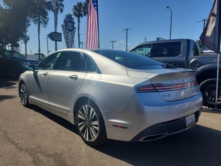 SILVER, 2018 LINCOLN MKZ Image 9