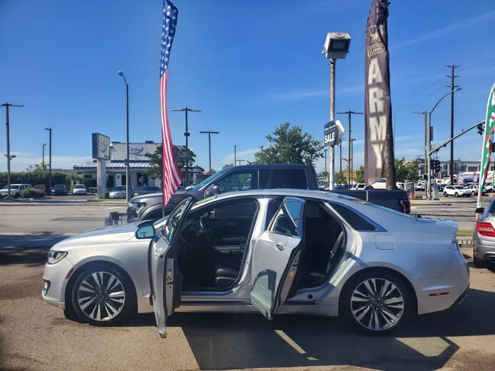 SILVER, 2018 LINCOLN MKZ Image 11