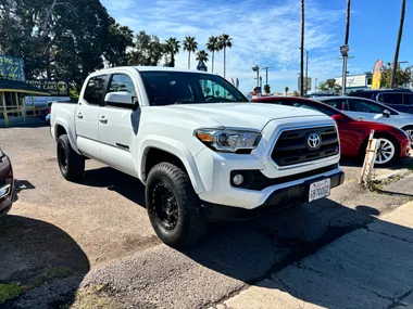 2017 TOYOTA TACOMA DOUBLE CAB Image 8