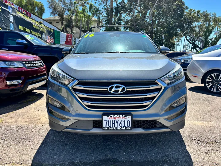 GRAY, 2016 HYUNDAI TUCSON Image 2