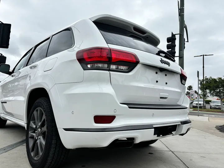 WHITE, 2019 JEEP GRAND CHEROKEE Image 11