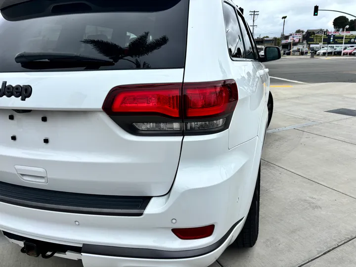 WHITE, 2019 JEEP GRAND CHEROKEE Image 12