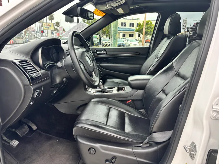 WHITE, 2019 JEEP GRAND CHEROKEE Image 15