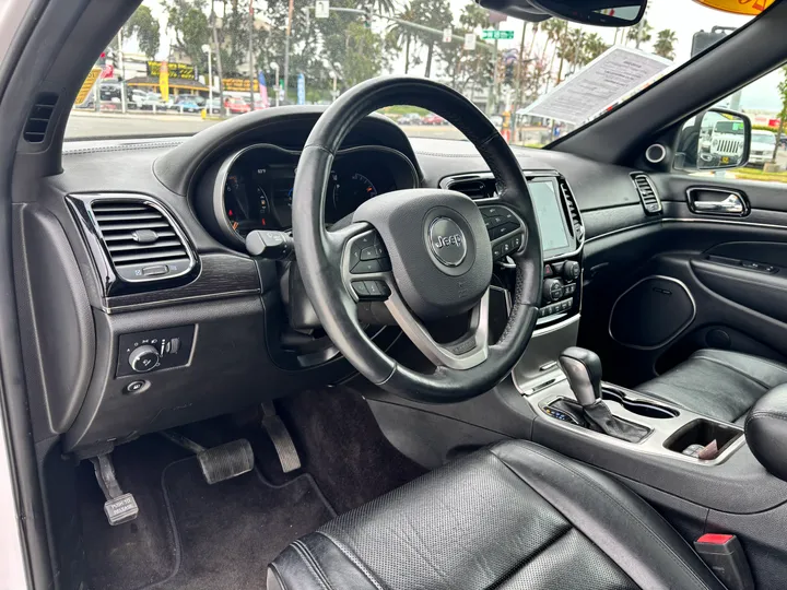 WHITE, 2019 JEEP GRAND CHEROKEE Image 16