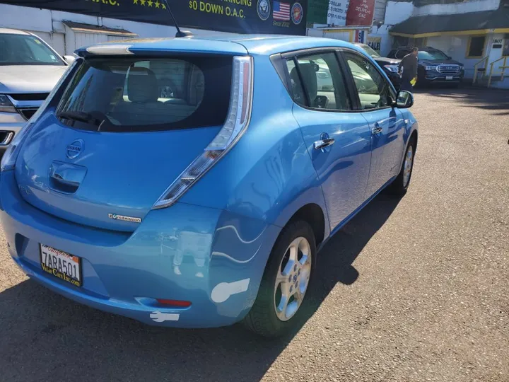 BLUE, 2011 NISSAN LEAF Image 8