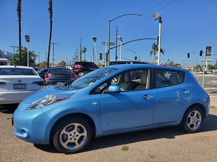 BLUE, 2011 NISSAN LEAF Image 12