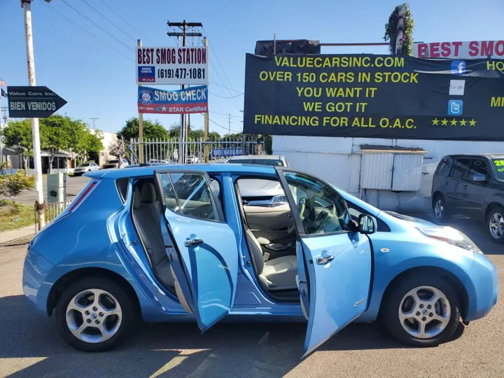 BLUE, 2011 NISSAN LEAF Image 7