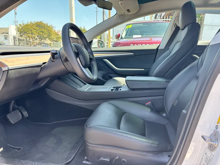 WHITE, 2021 TESLA MODEL 3 Image 9