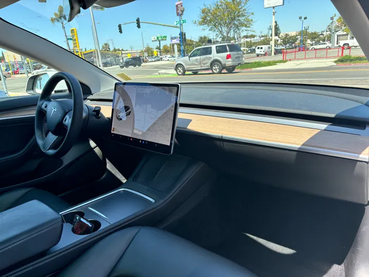 WHITE, 2021 TESLA MODEL 3 Image 11