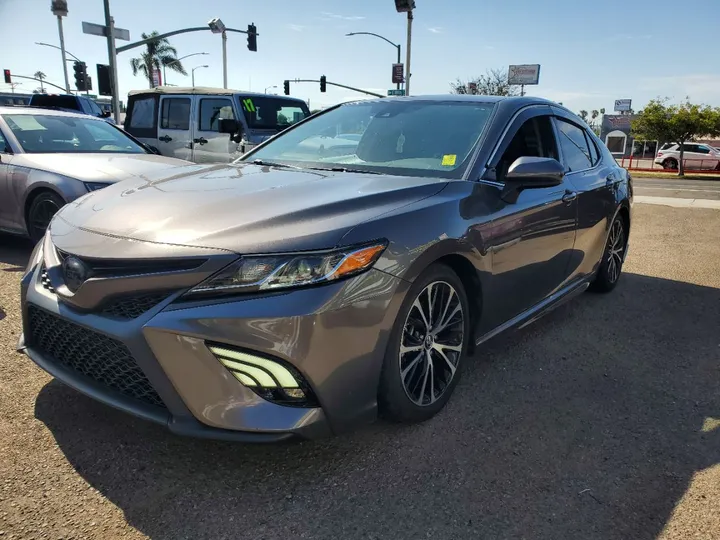 GRAY, 2020 TOYOTA CAMRY Image 5