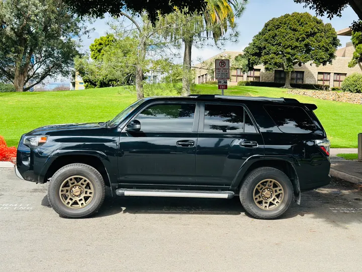 BLACK, 2021 TOYOTA 4RUNNER Image 30