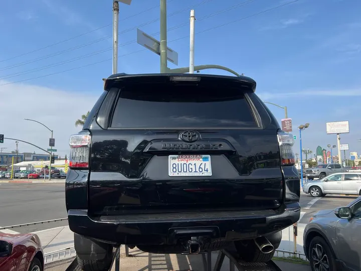 BLACK, 2021 TOYOTA 4RUNNER Image 6