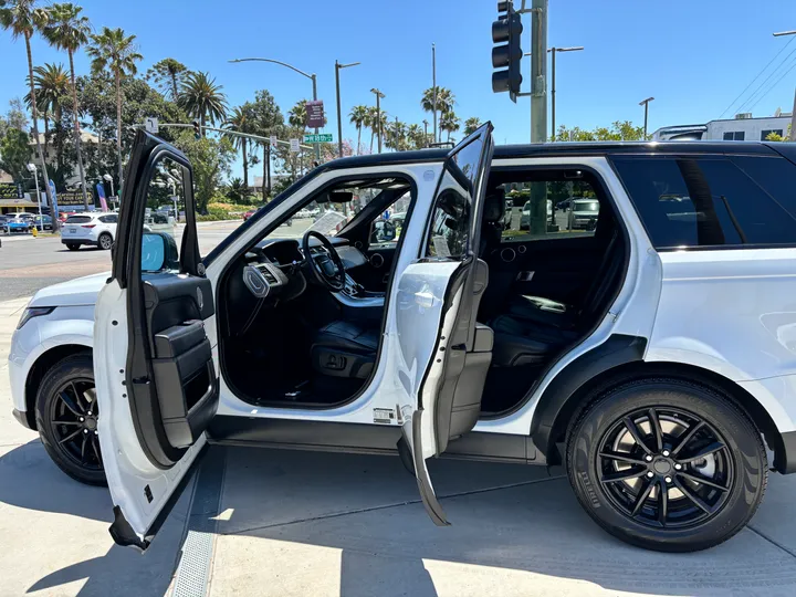 WHITE, 2019 LAND ROVER RANGE ROVER SPORT Image 10