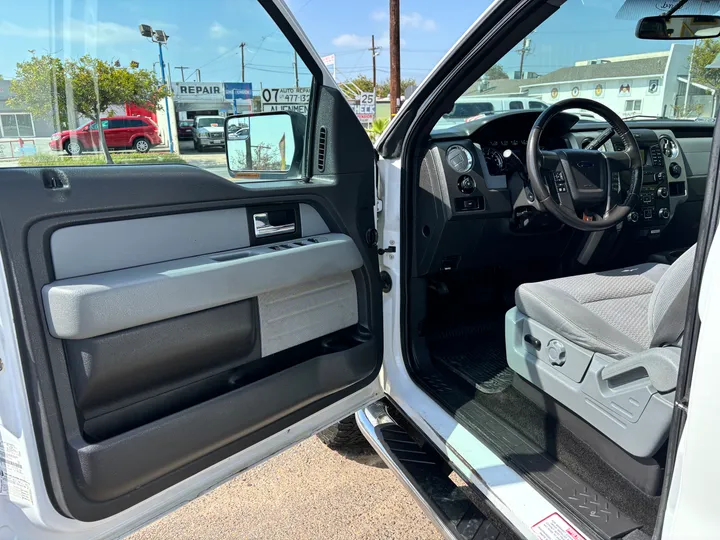 WHITE, 2014 FORD F150 SUPERCREW CAB Image 14