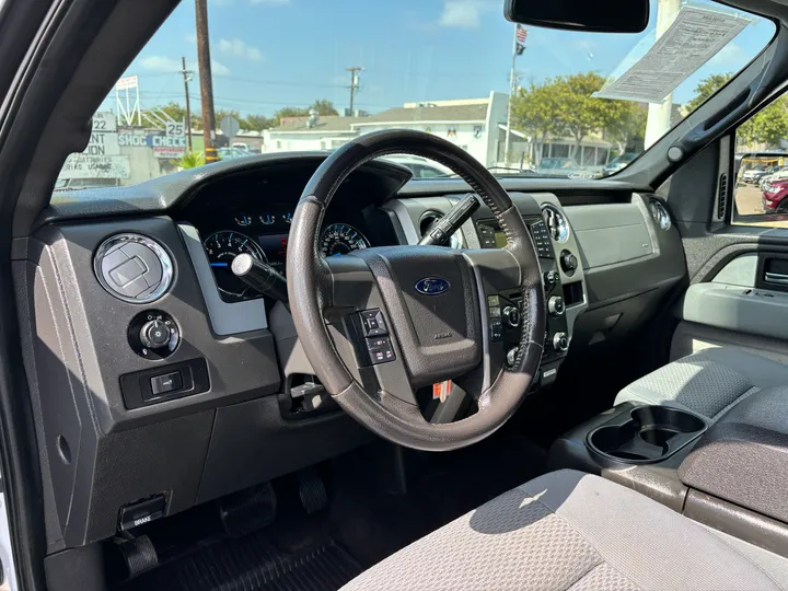 WHITE, 2014 FORD F150 SUPERCREW CAB Image 16