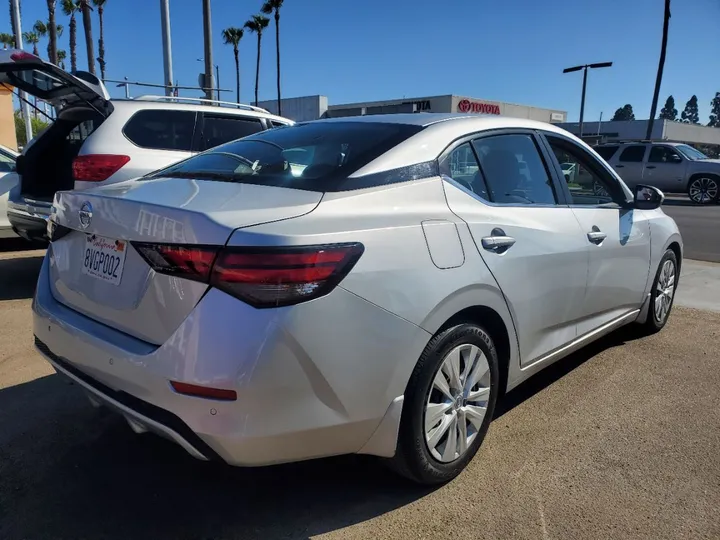 SILVER, 2021 NISSAN SENTRA Image 8