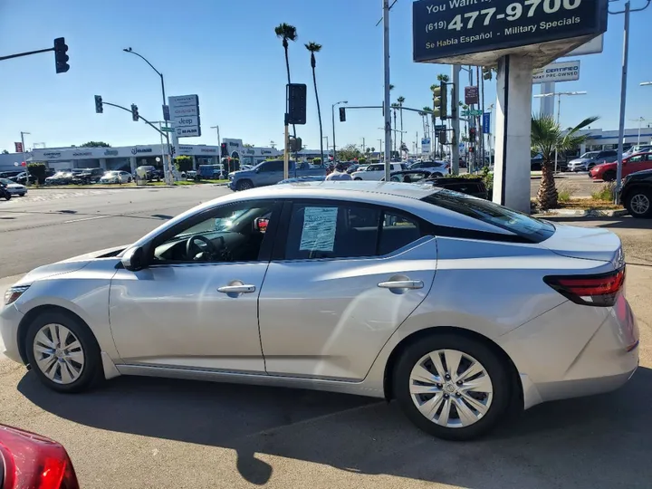 SILVER, 2021 NISSAN SENTRA Image 11